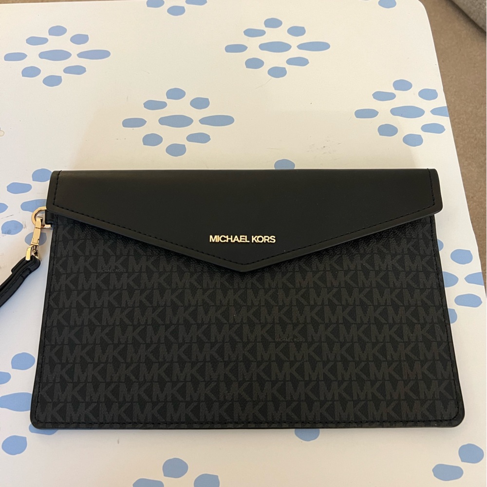 Large Michael Kors wristlet, like new